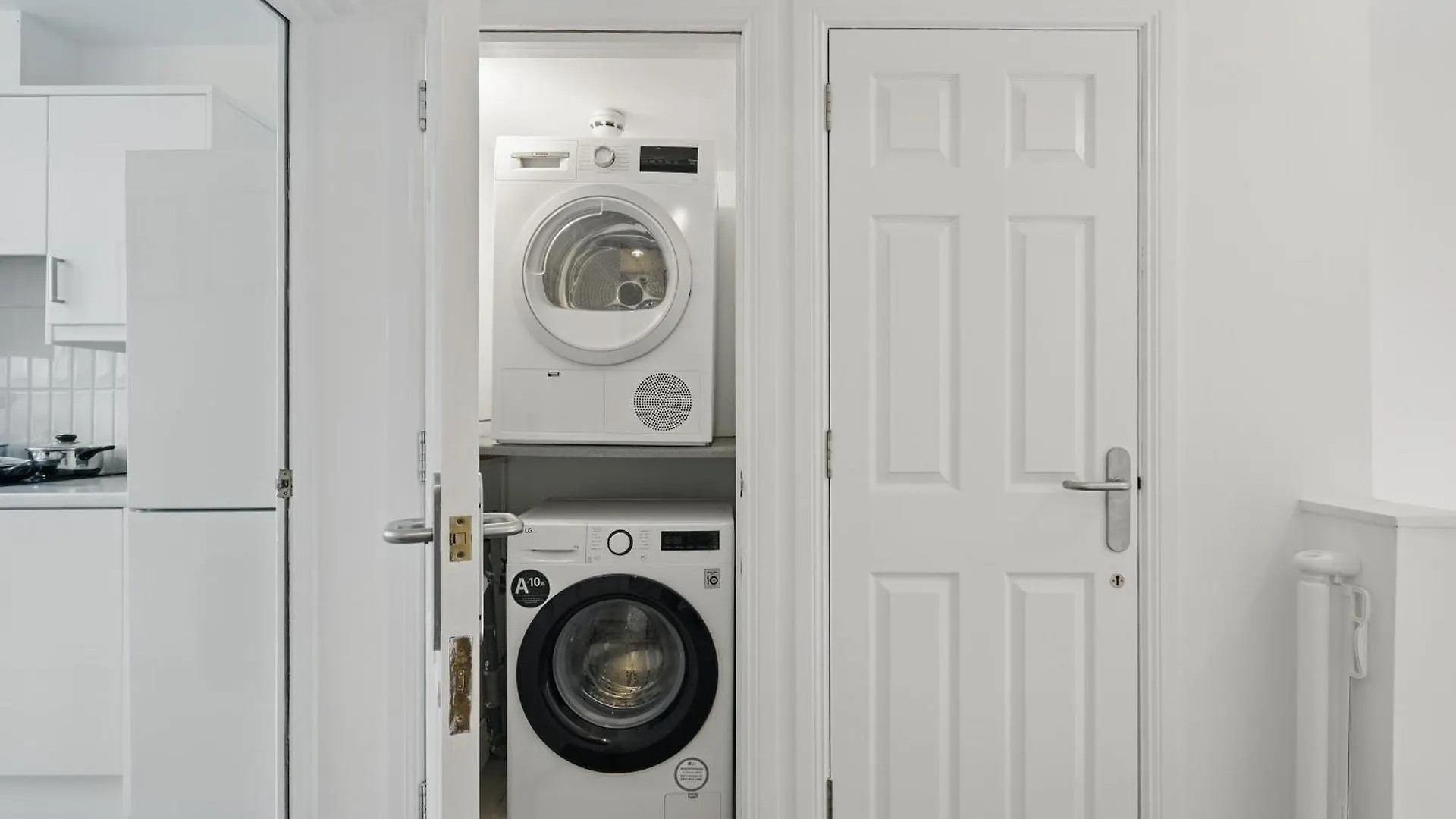 Central Flat 4 Bedroom, 2 Bathroom, 2X Parking - Staybynumbers Belfast 0*,
