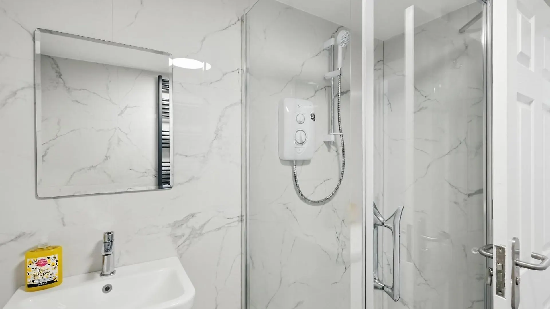 Central Flat 4 Bedroom, 2 Bathroom, 2X Parking - Staybynumbers Belfast Appartamento