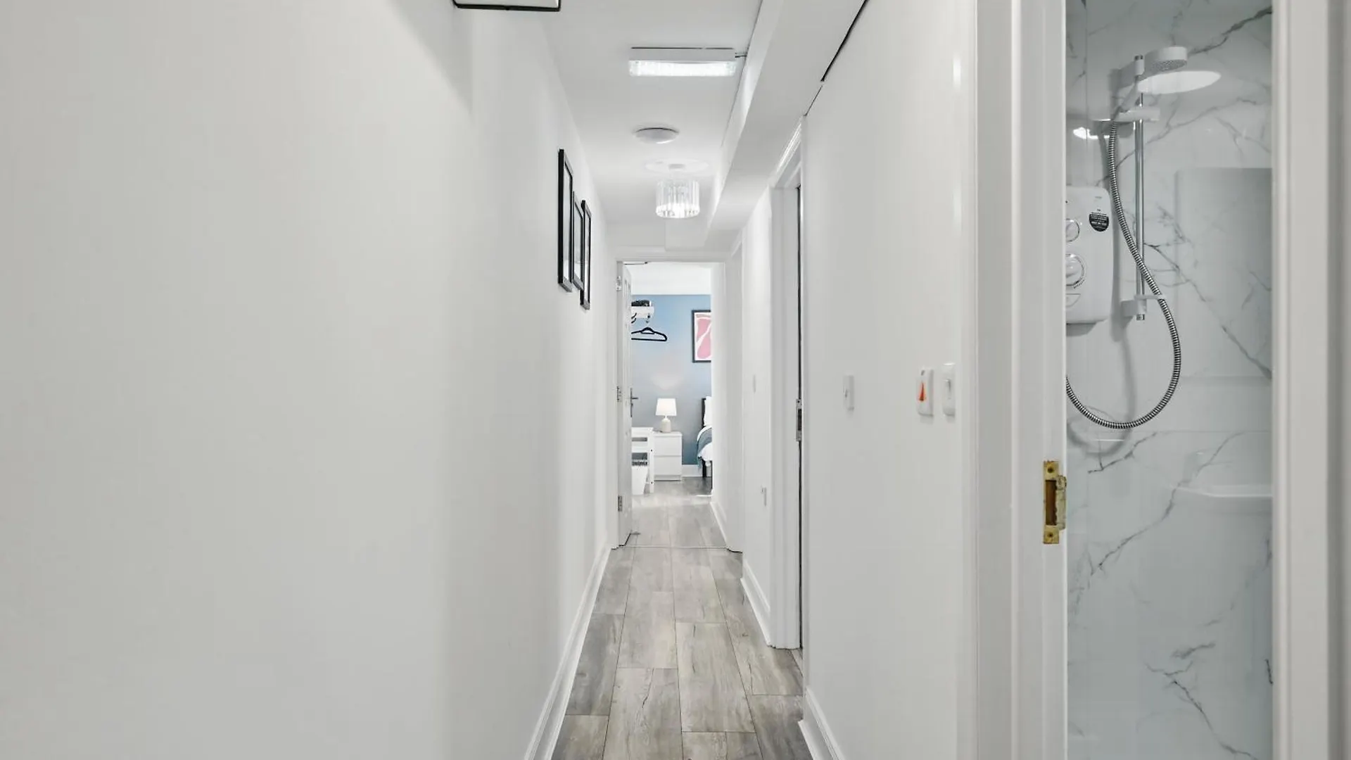 Central Flat 4 Bedroom, 2 Bathroom, 2X Parking - Staybynumbers Belfast Regno Unito