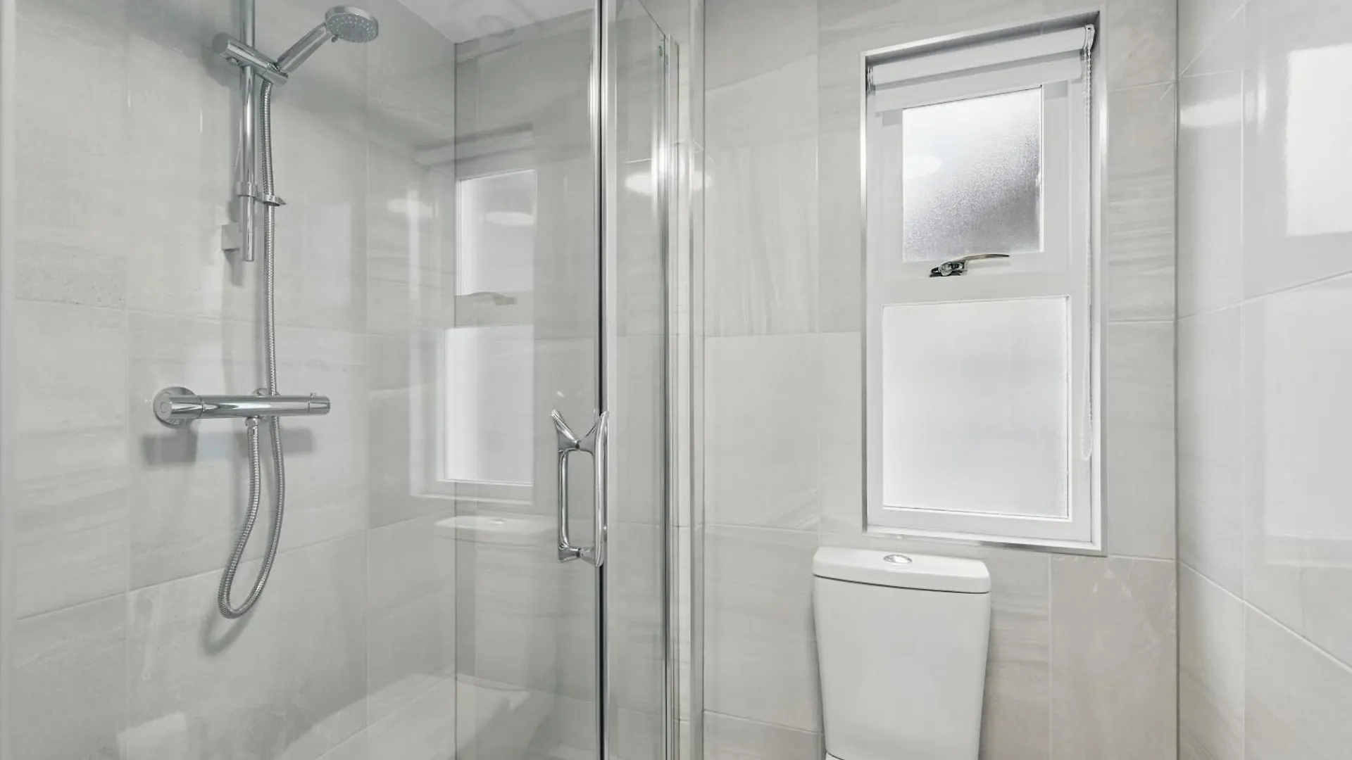 Appartamento Central Flat 4 Bedroom, 2 Bathroom, 2X Parking - Staybynumbers Belfast