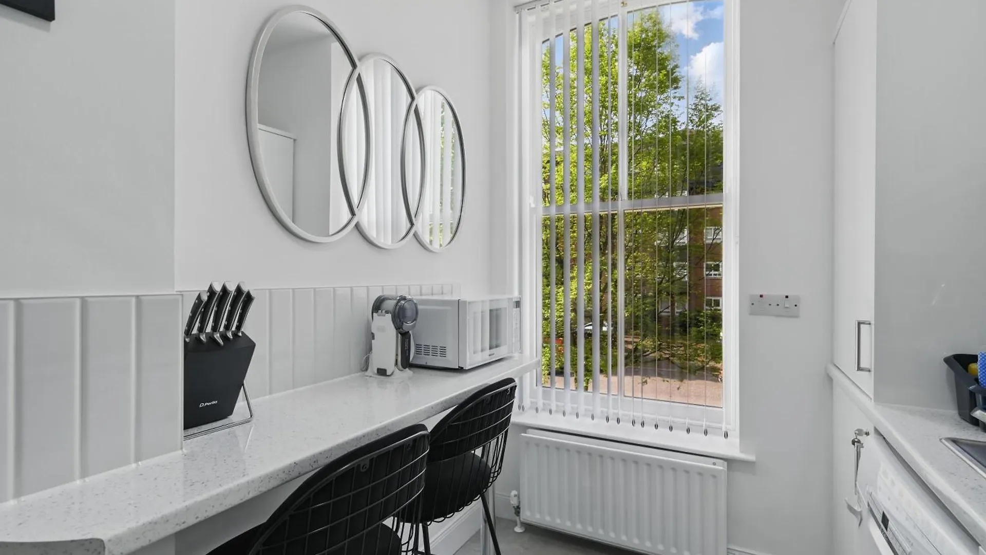Appartamento Central Flat 4 Bedroom, 2 Bathroom, 2X Parking - Staybynumbers Belfast Regno Unito