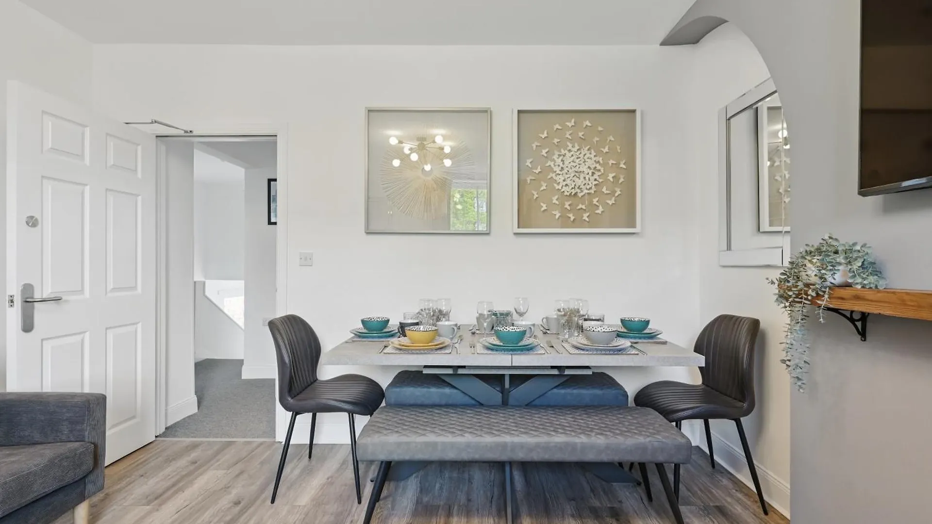 Central Flat 4 Bedroom, 2 Bathroom, 2X Parking - Staybynumbers Belfast