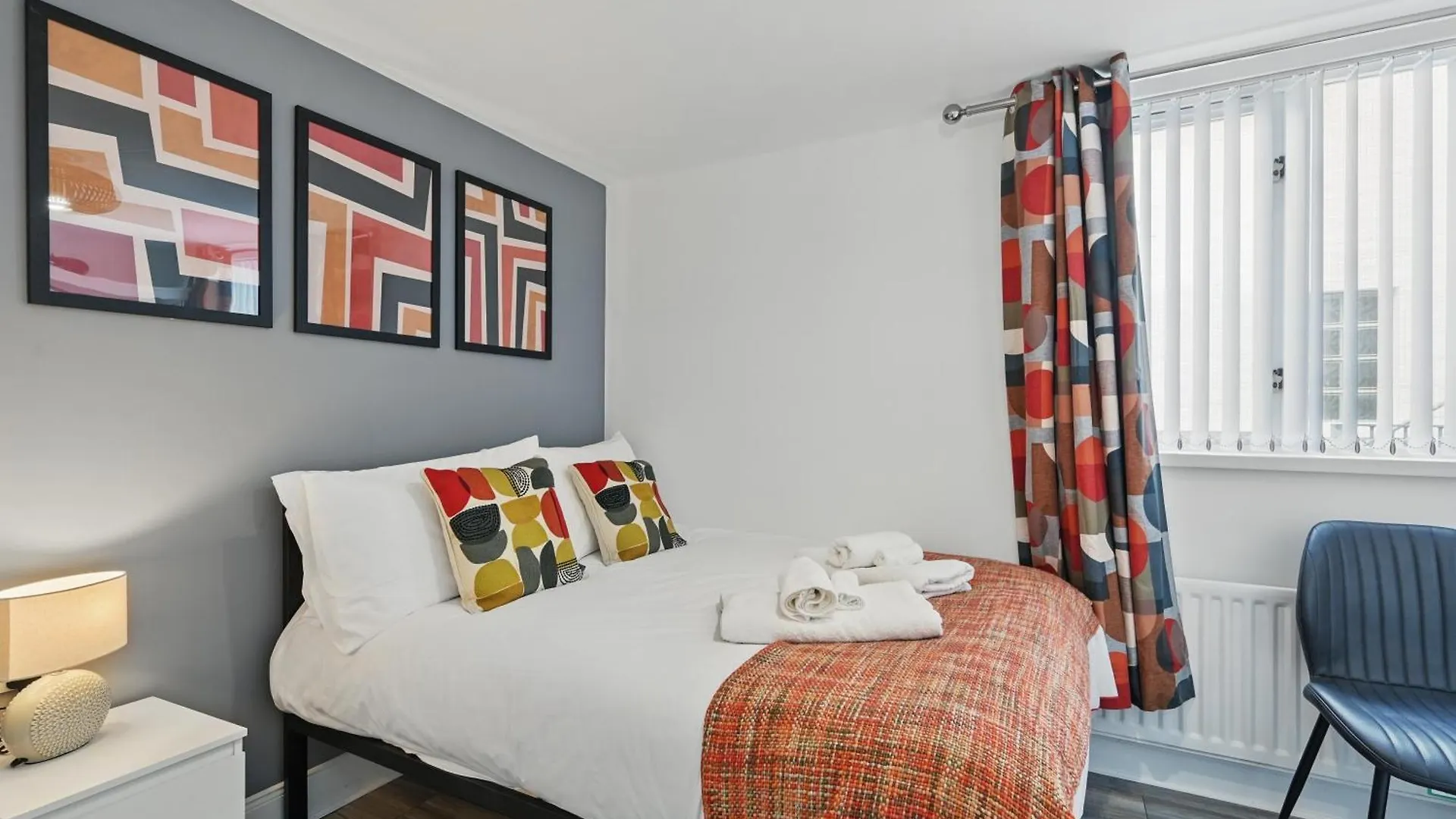 Central Flat 4 Bedroom, 2 Bathroom, 2X Parking - Staybynumbers Belfast 0*,