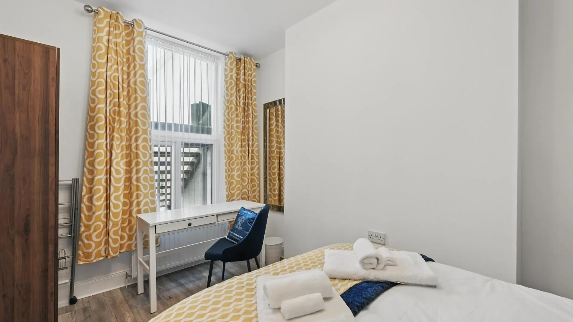 Appartamento Central Flat 4 Bedroom, 2 Bathroom, 2X Parking - Staybynumbers Belfast