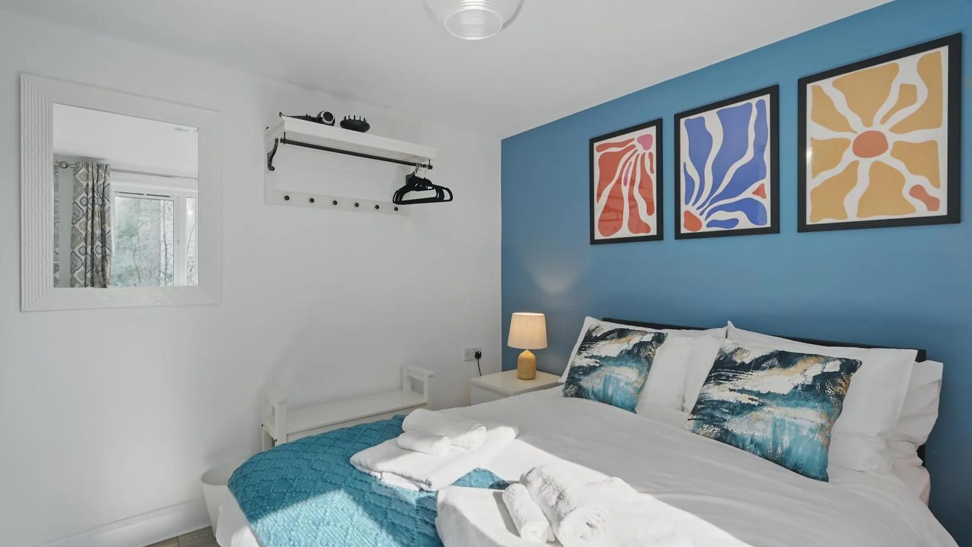 Central Flat 4 Bedroom, 2 Bathroom, 2X Parking - Staybynumbers Belfast 0*,  Regno Unito