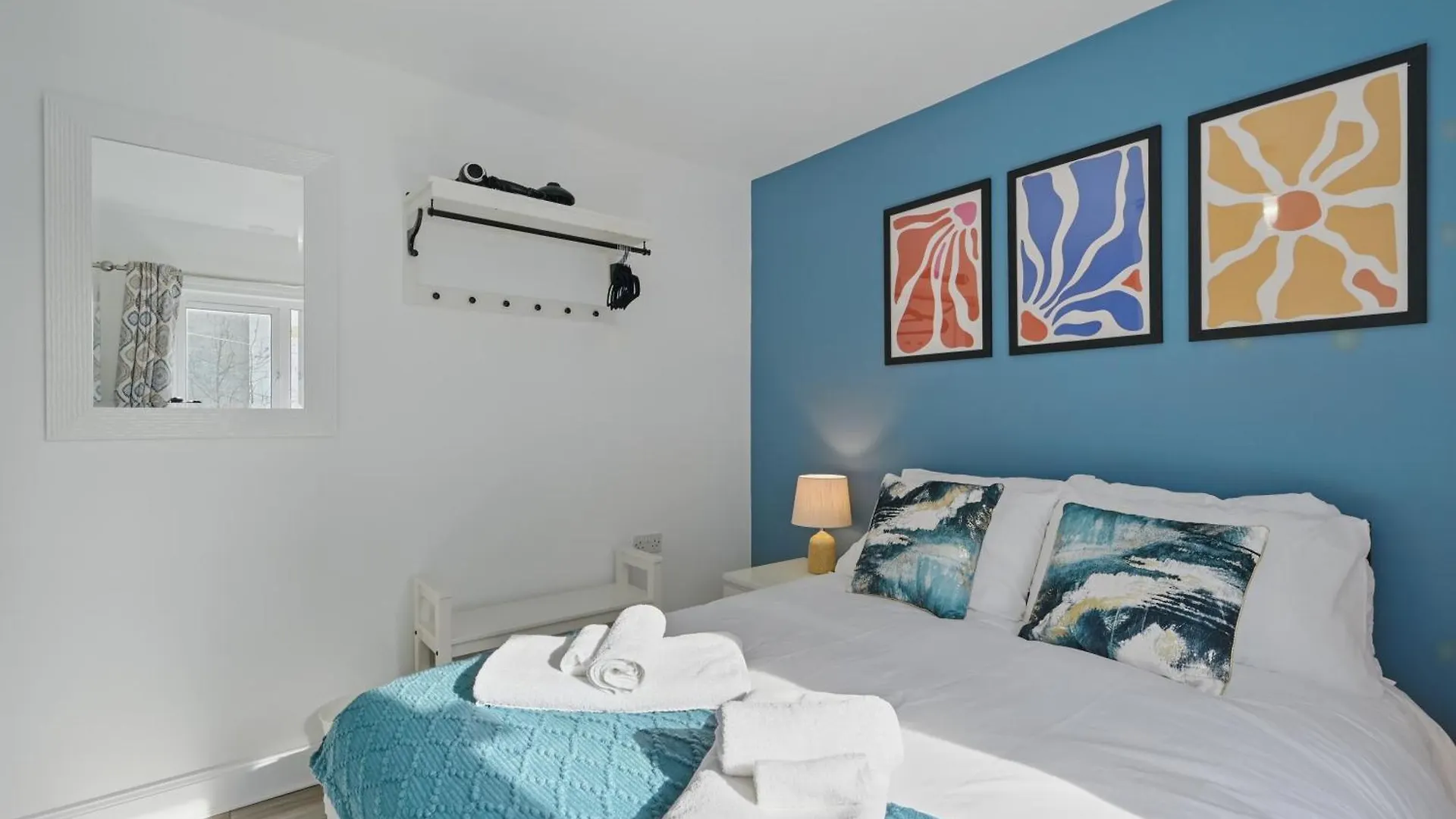 Central Flat 4 Bedroom, 2 Bathroom, 2X Parking - Staybynumbers Belfast Regno Unito
