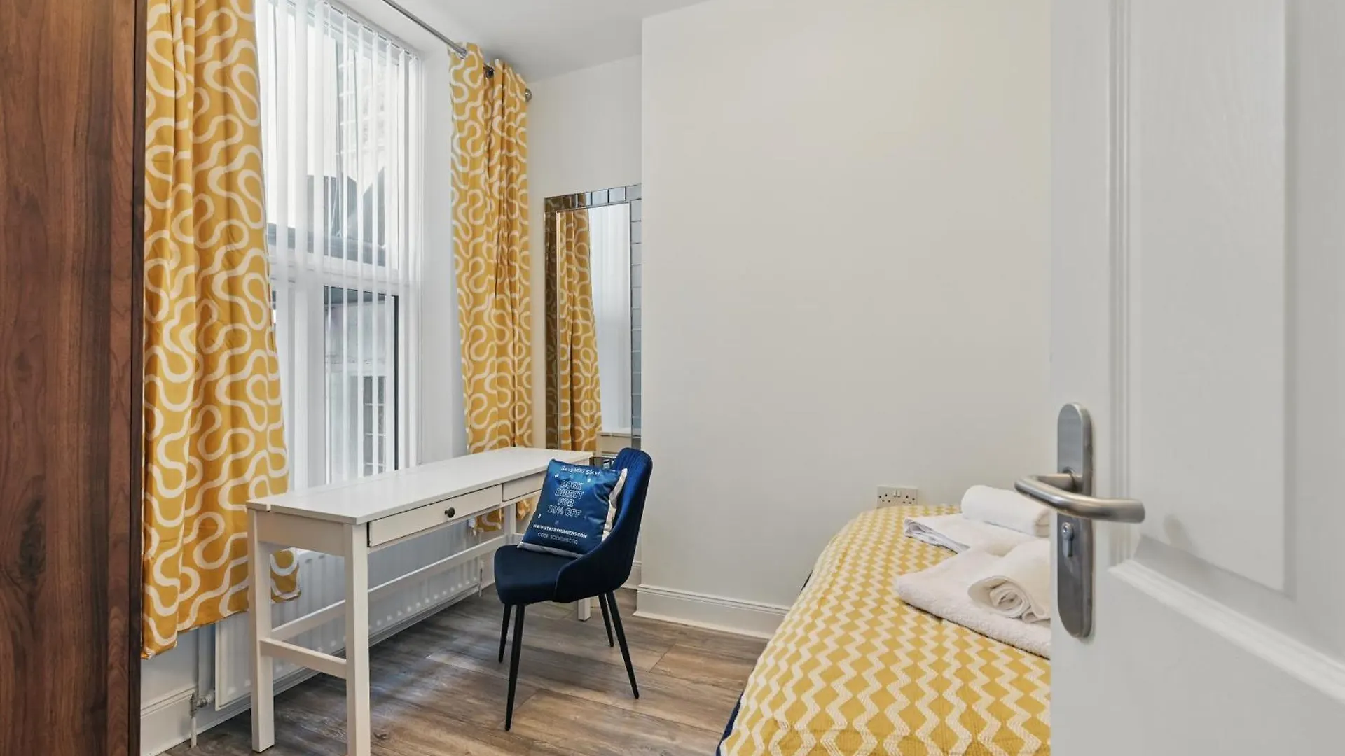Central Flat 4 Bedroom, 2 Bathroom, 2X Parking - Staybynumbers Belfast Appartamento