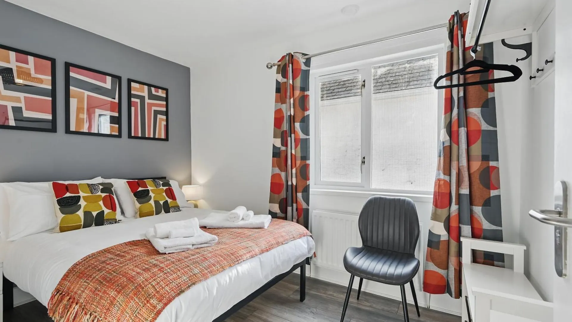 Central Flat 4 Bedroom, 2 Bathroom, 2X Parking - Staybynumbers Belfast Royaume-Uni