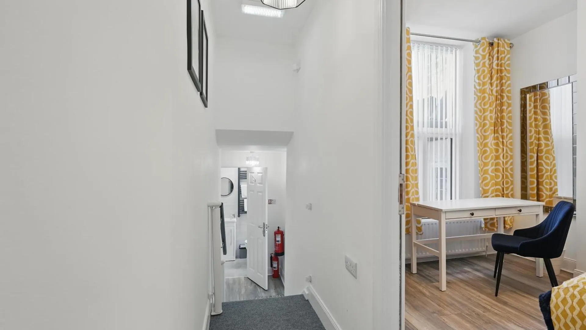 Appartement Central Flat 4 Bedroom, 2 Bathroom, 2X Parking - Staybynumbers Belfast