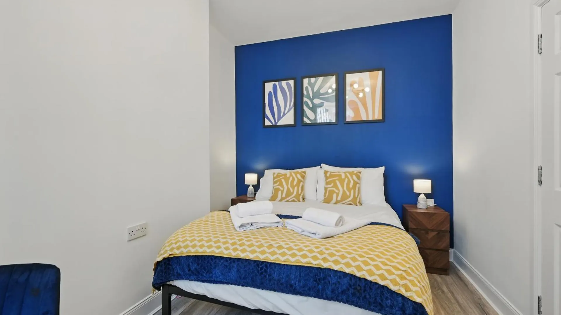 Central Flat 4 Bedroom, 2 Bathroom, 2X Parking - Staybynumbers Belfast 0*,